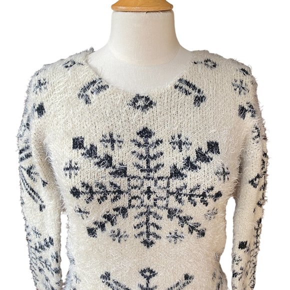 Finn & Clover Snowflake Sweater Cream Blue Fuzzy Holiday Sz M - Picture 2 of 13